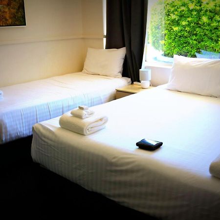The Commercial Hotel Motel Чинчилла Экстерьер фото