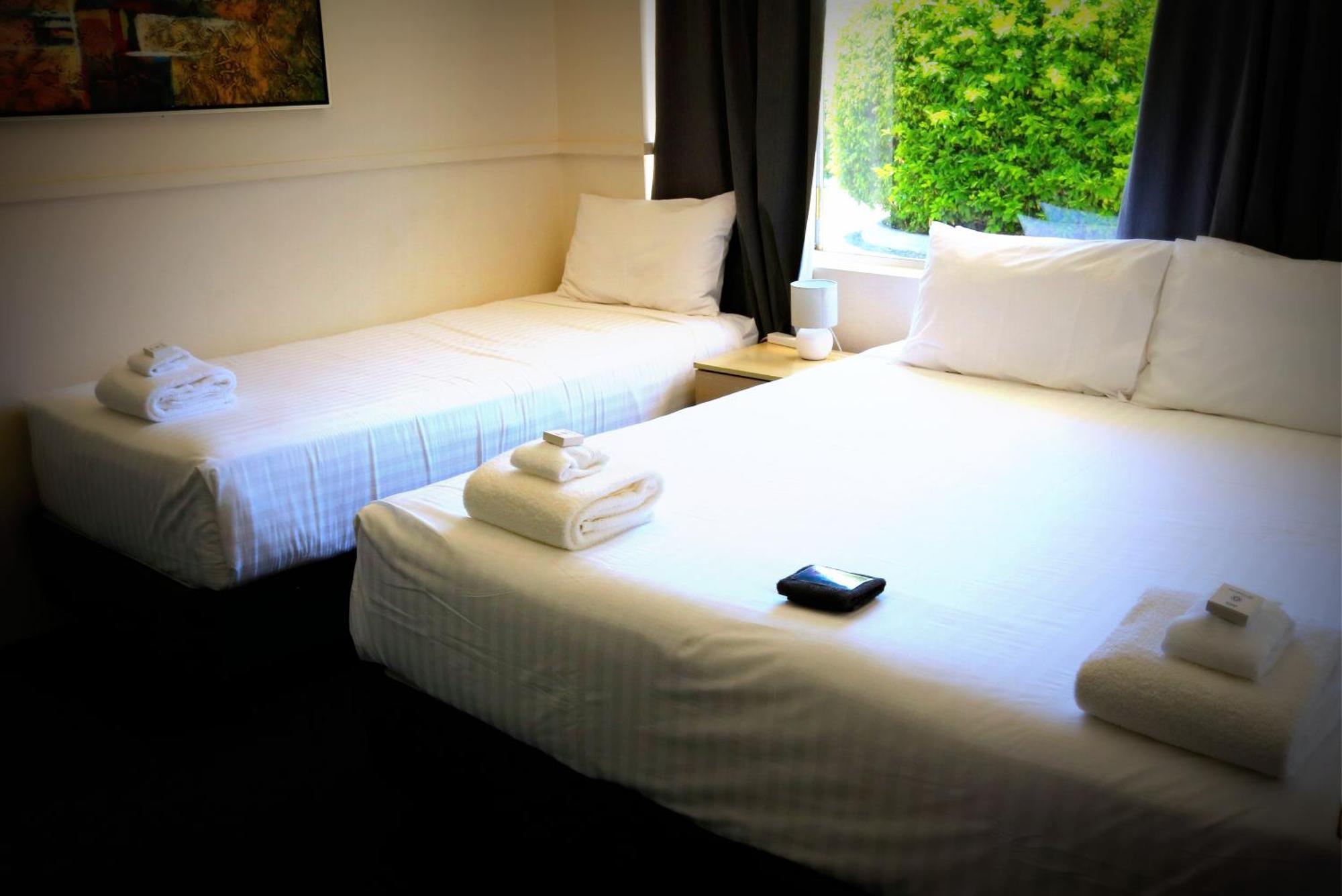 The Commercial Hotel Motel Чинчилла Экстерьер фото